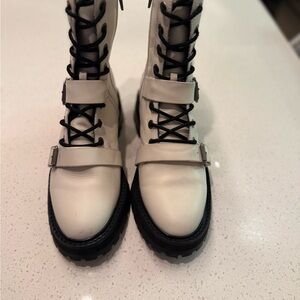 Stylish White Women's Boots